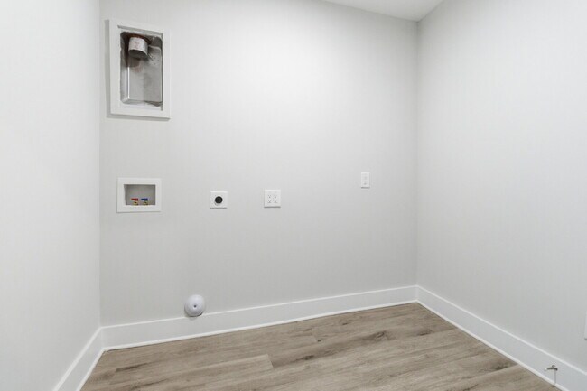 Building Photo - Downtown Gastonia Condo