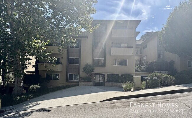Building Photo - 6752 Hillpark Dr