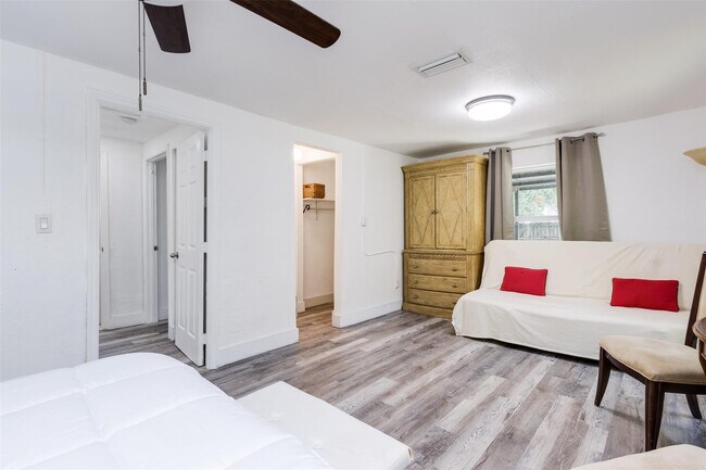 Building Photo - 508 NW 8th Ave