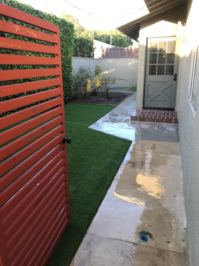 Building Photo - 4264 Grand View Blvd