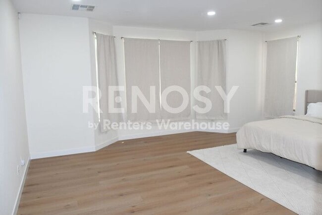 Building Photo - 3 Bedroom + Den Home with Pool & Putting Green – Pool Service Included!
