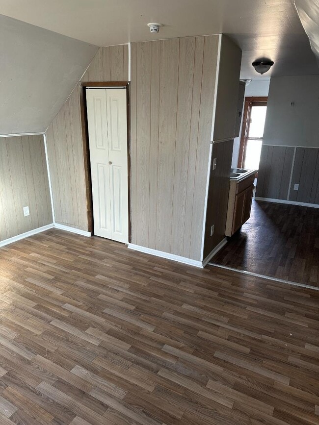 Building Photo - 208 1/2 E Avenue B - Unit 2