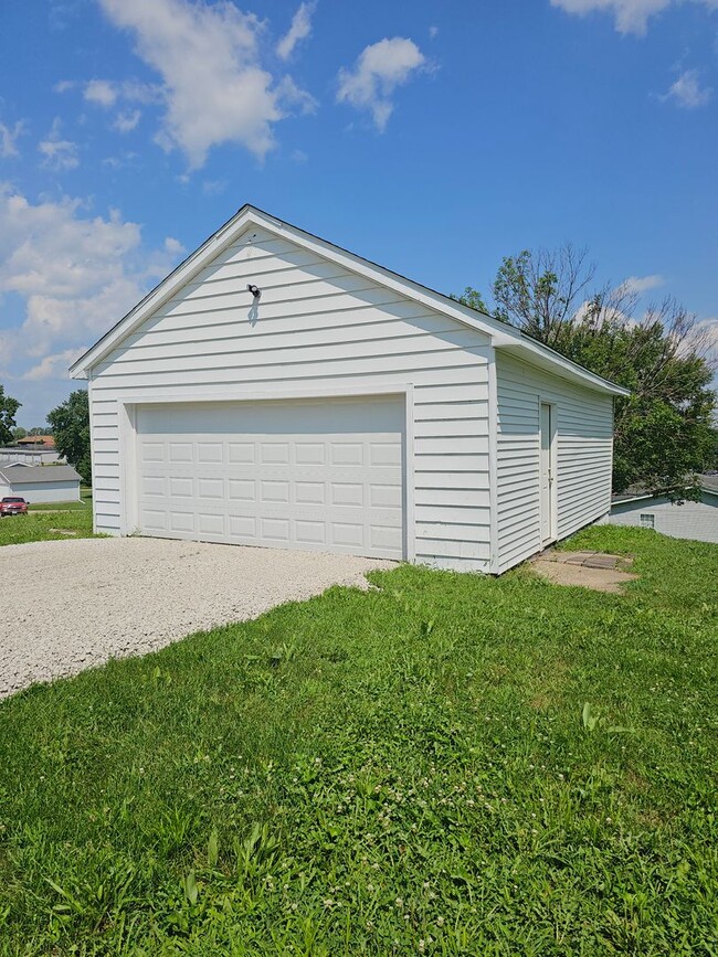 Building Photo - 3 Bedroom 1 Bath Home