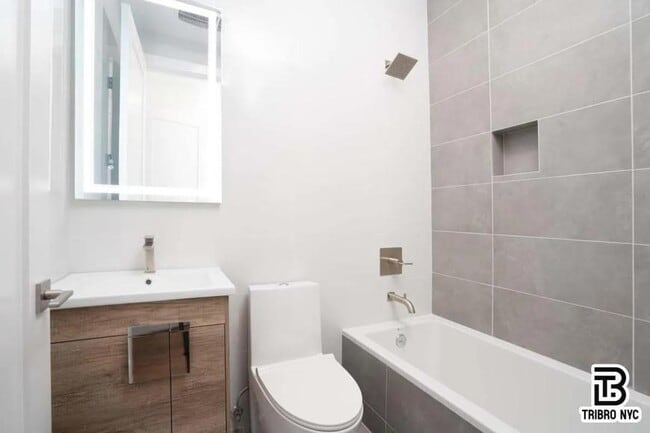 Building Photo - 3 bedroom in Brooklyn NY 11206