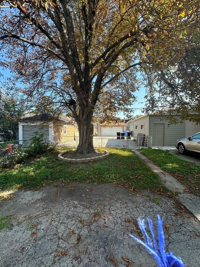 Building Photo - 5648 W Higgins Ave