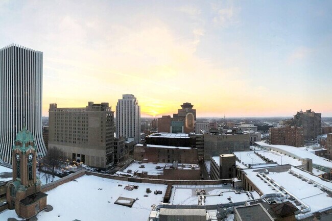 Building Photo - 256 E Main St