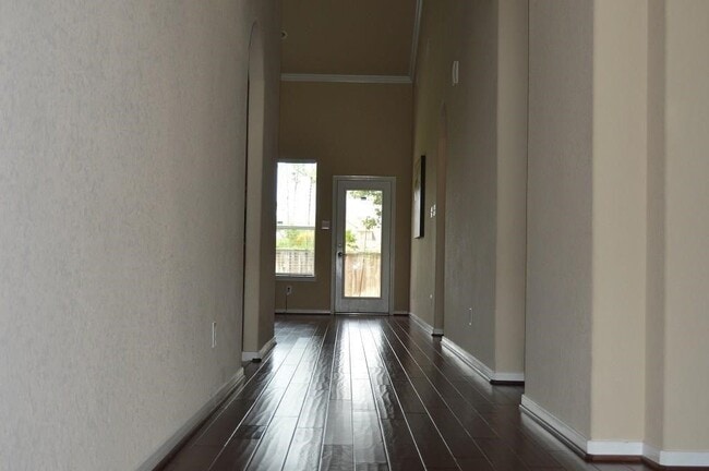 Building Photo - 111 S Rocky Point Cir