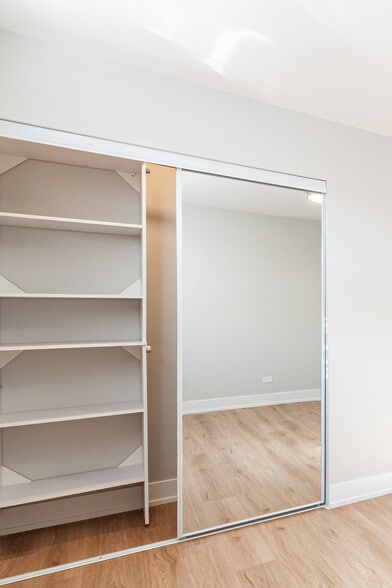 Building Photo - 520 W Aldine Ave