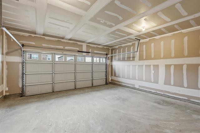 Building Photo - 2106 Mdw Pk Dr