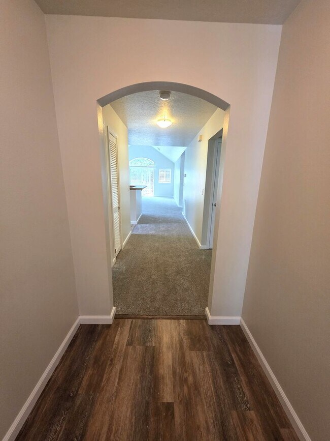 Building Photo - Spacious Duplex with Large Yard
