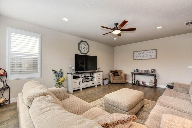 Building Photo - 5019 Verona Dr