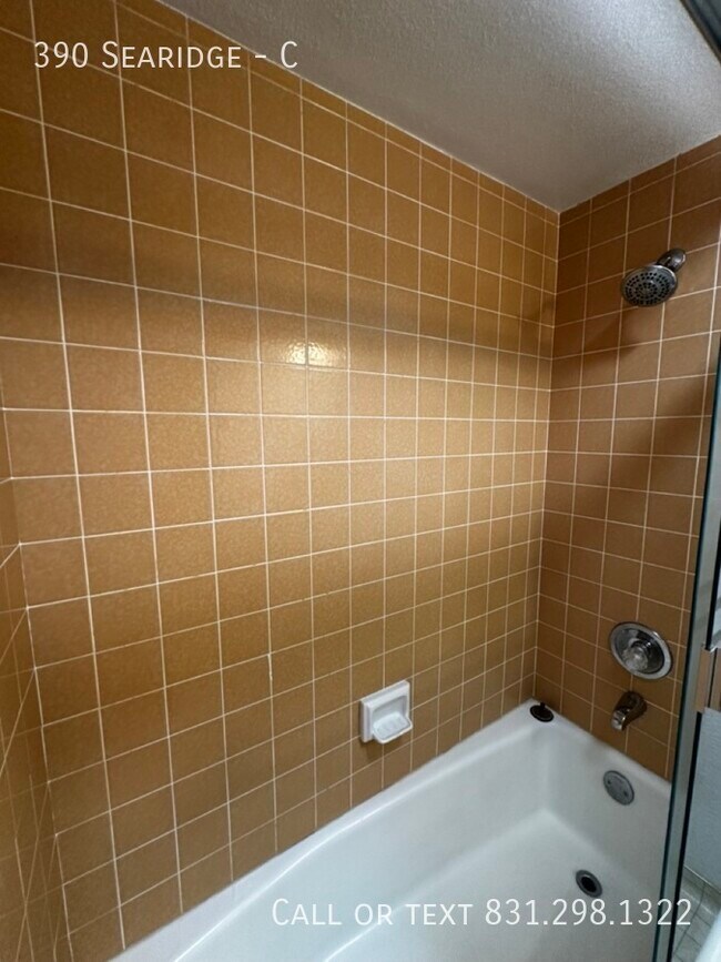 Building Photo - 390 Searidge-C