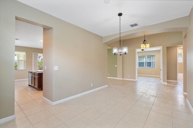 Building Photo - 12054 SW Bennington Cir