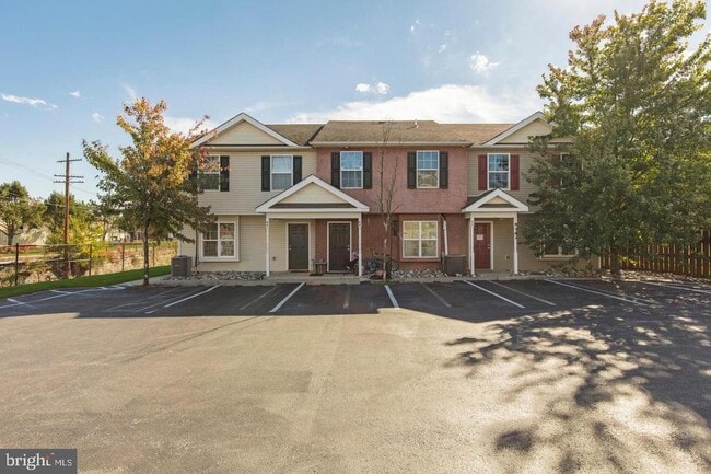 Building Photo - 56 S Charlotte St