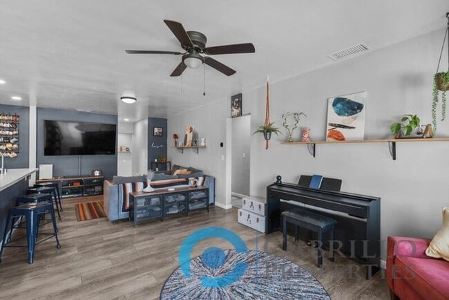 Building Photo - 1703 Midvale Dr