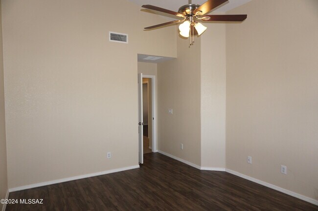 Building Photo - 2201 S St Suzanne Dr