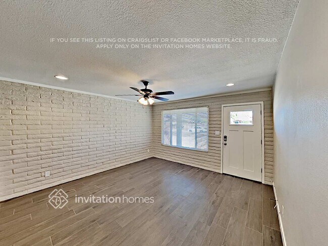 Building Photo - 1913 E Alameda Dr