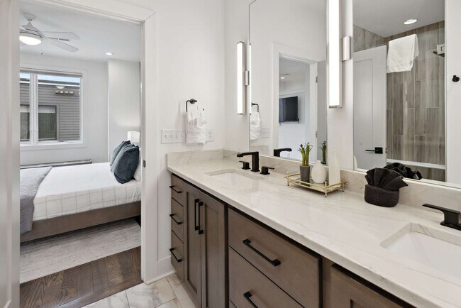 Building Photo - 3206 West End Cir