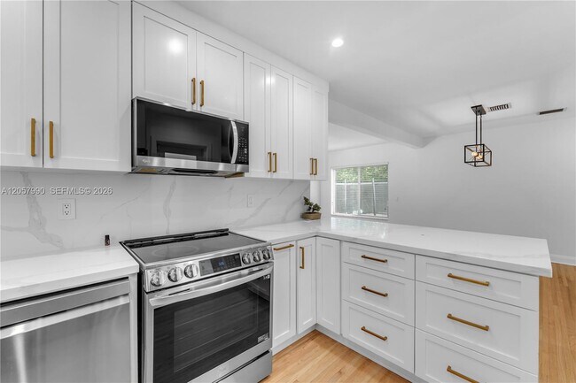 Building Photo - 2031 SW 66th Ave