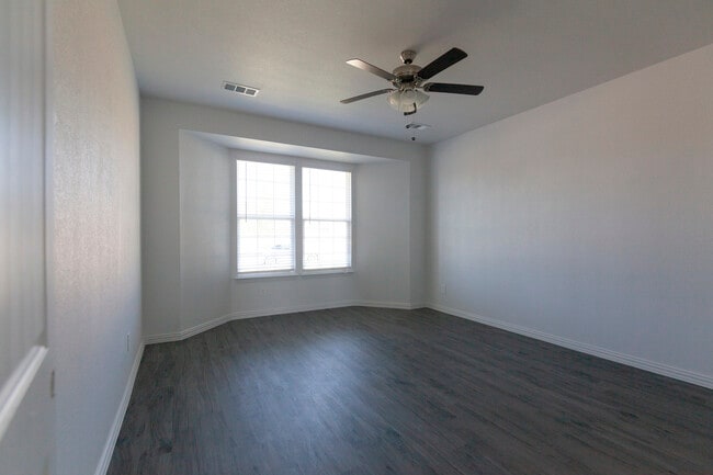 Building Photo - 1446 Waterview Dr