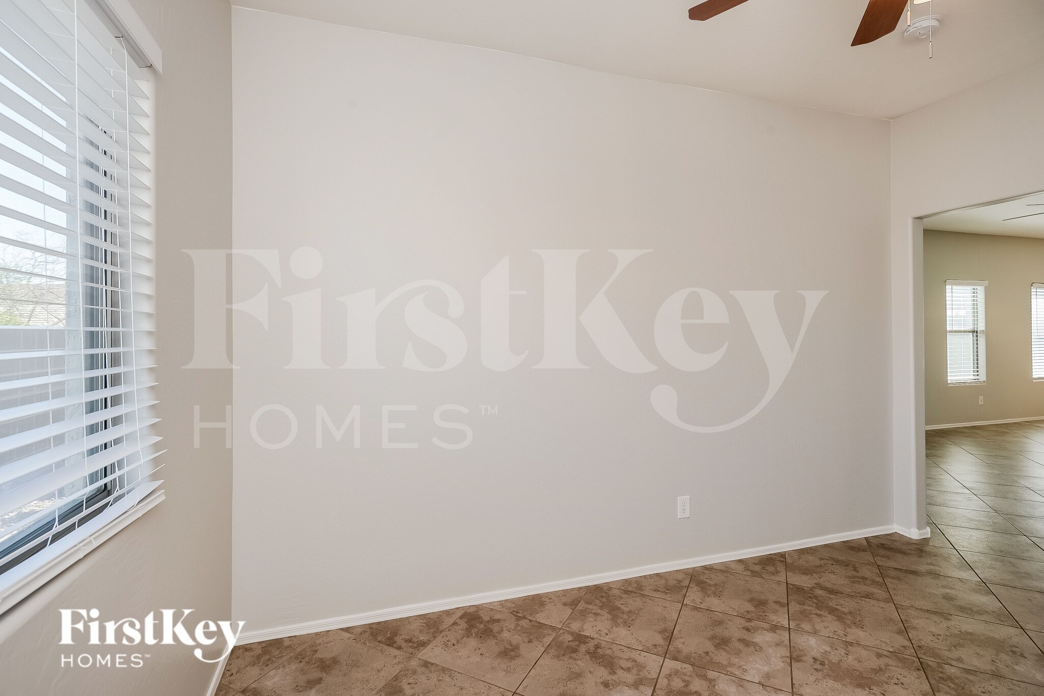 Building Photo - 1210 W Vineyard Plains Dr