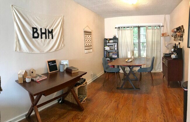 Building Photo - 1647 Valley Ave