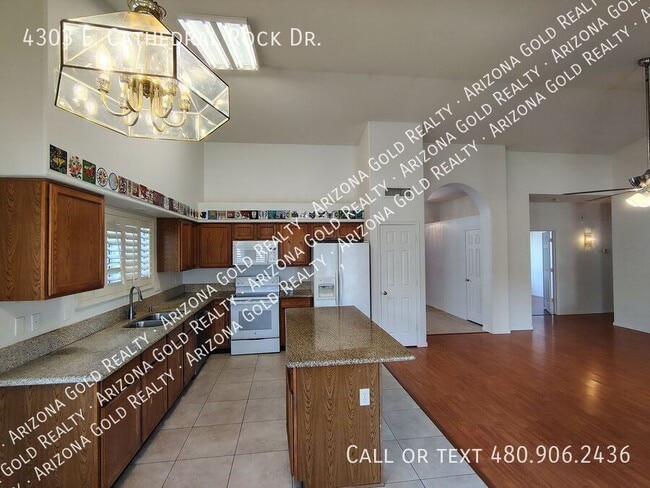 Building Photo - 4303 E Cathedral Rock Dr