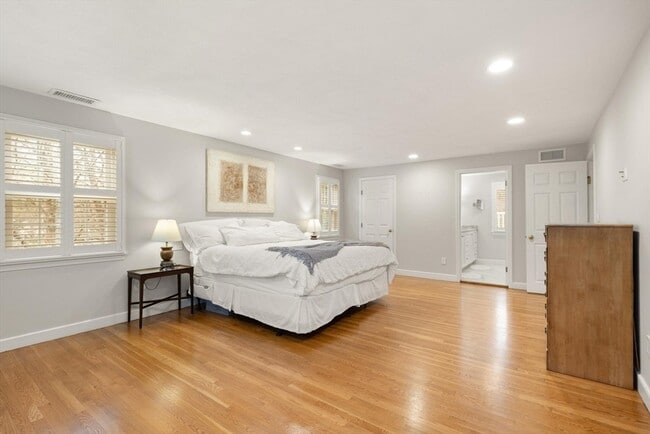 Building Photo - 25 Saddle Club Rd