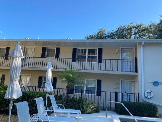 Building Photo - 800 Coquina Ln