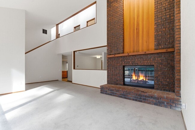 Building Photo - Spacious Bainbridge Island Home