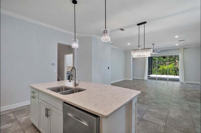 Building Photo - 150 Whisper Rock Dr