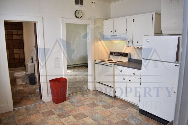 Building Photo - 2 Bedroom 1 Bathroom House