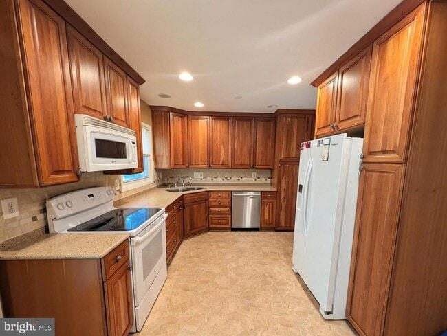 Building Photo - 6416 Albemarle St