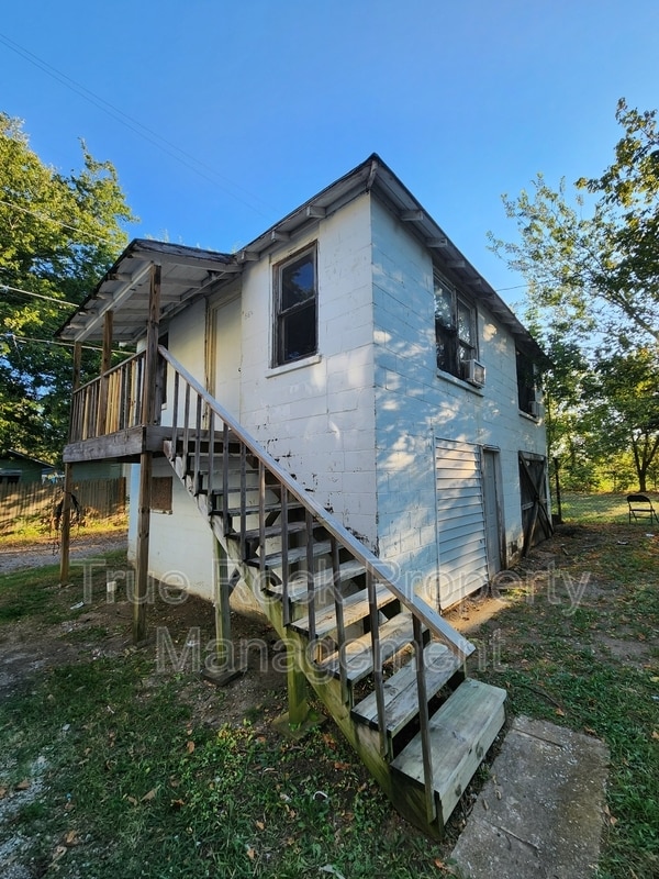 Building Photo - 516 1/2 E 14th