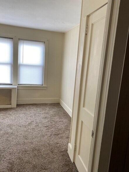 Building Photo - 63 E Railroad Ave