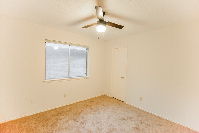 Building Photo - 3530 Santa Rosa Ln
