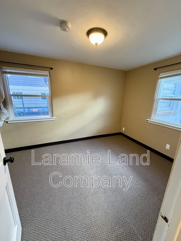 Building Photo - 551 N 10th St