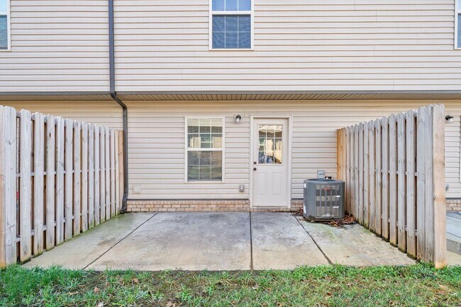 Building Photo - 268 Smithson Ln
