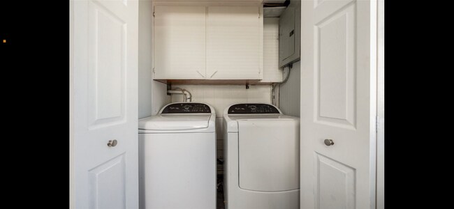 Building Photo - 2538 Indiana St SW