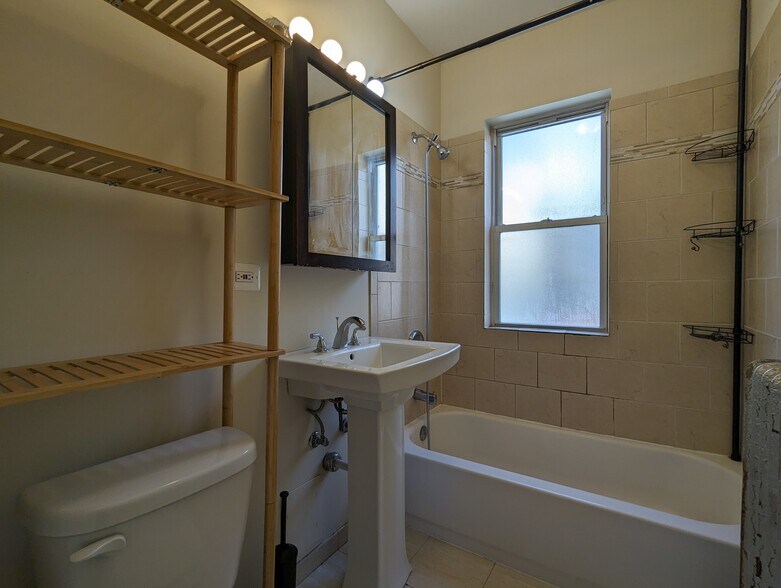 Building Photo - 1919 W Winona St