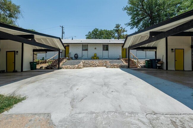 Building Photo - 1706 Elmhurst Dr