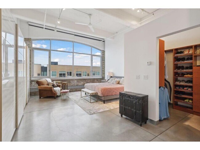 Building Photo - 700 N Washington Ave