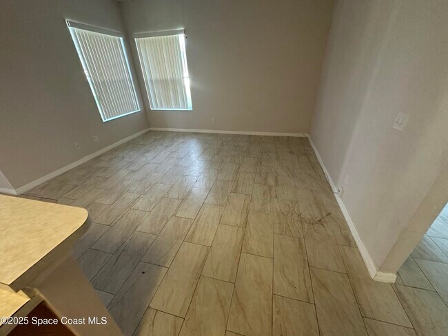 Building Photo - 243 Olsmar St