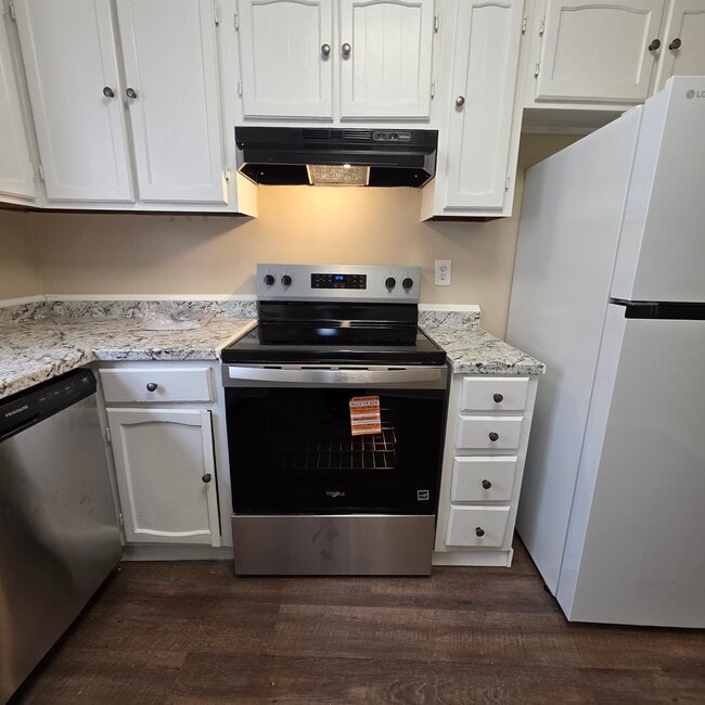 Building Photo - 1900 Buck Ln