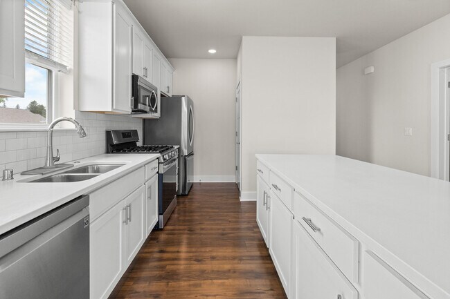 Building Photo - W218N16046 Tiger Lily Dr