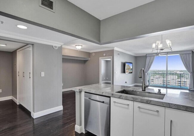 Building Photo - 3020 NE 32nd Ave