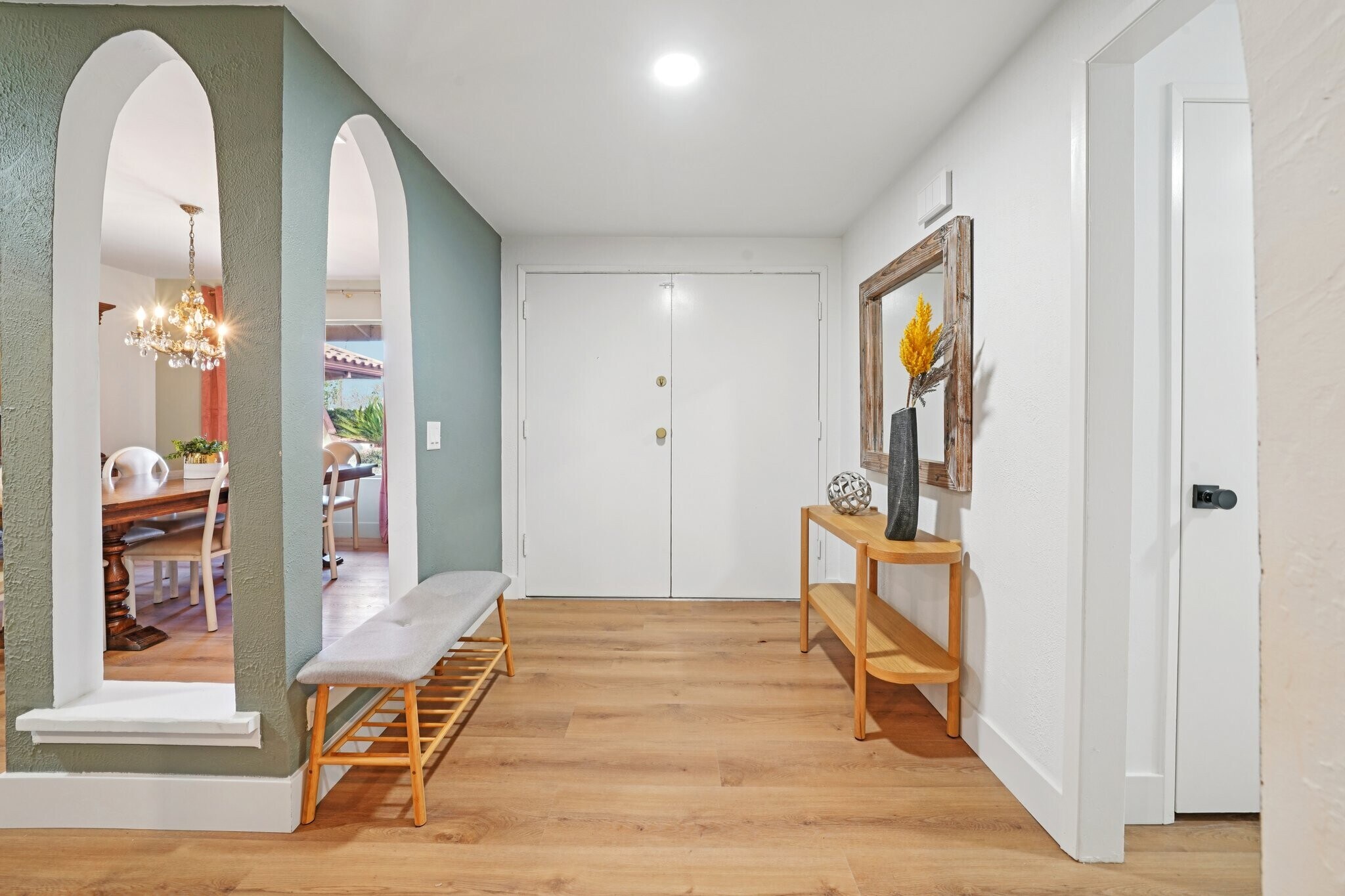 Building Photo - 1500 Country Club Dr