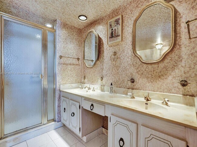 Building Photo - 1833 S Ocean Dr