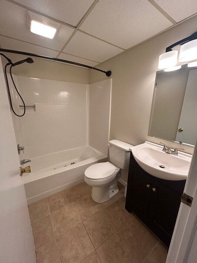 Building Photo - 3 bedroom, 3 bath house located in Park Forest