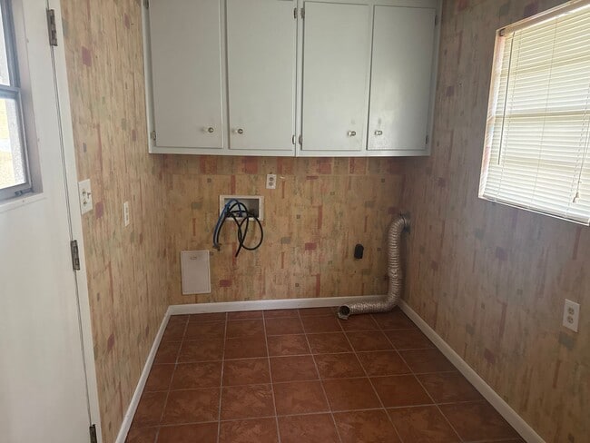 Building Photo - Very Spacious home with carport and garage! Across the street from Augusta National! Unique home!